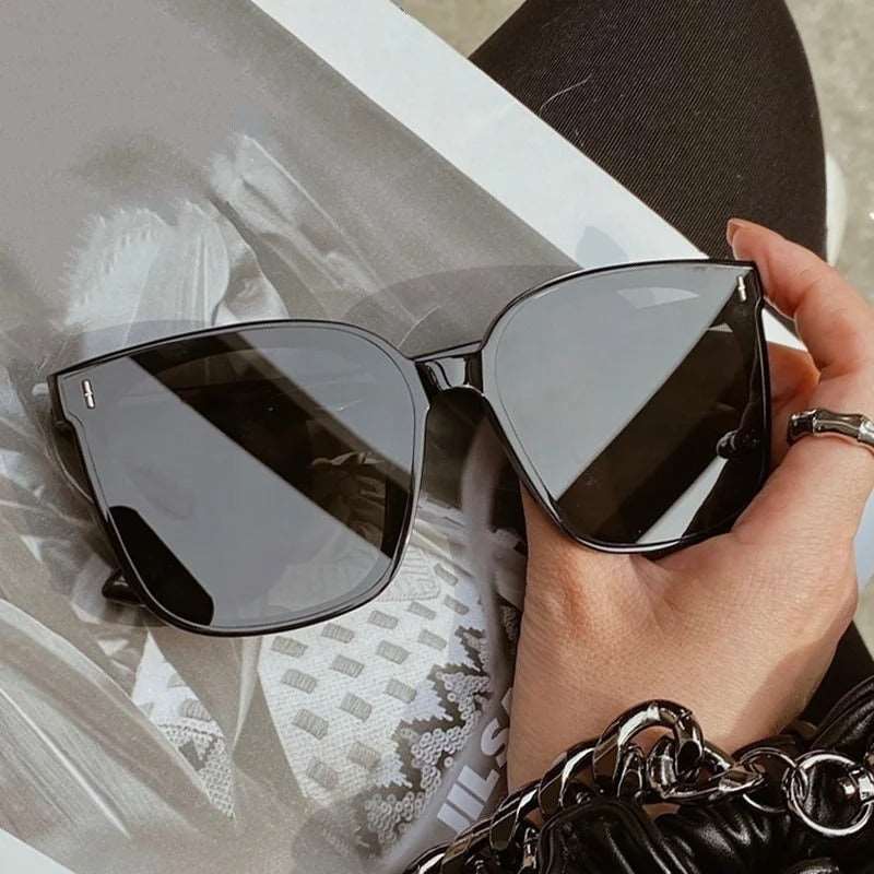 High-Quality Retro Sunglasses for Women - Classic Square Glasses for Women/Men Luxury - UV400 Protection - TheWellBeing4All